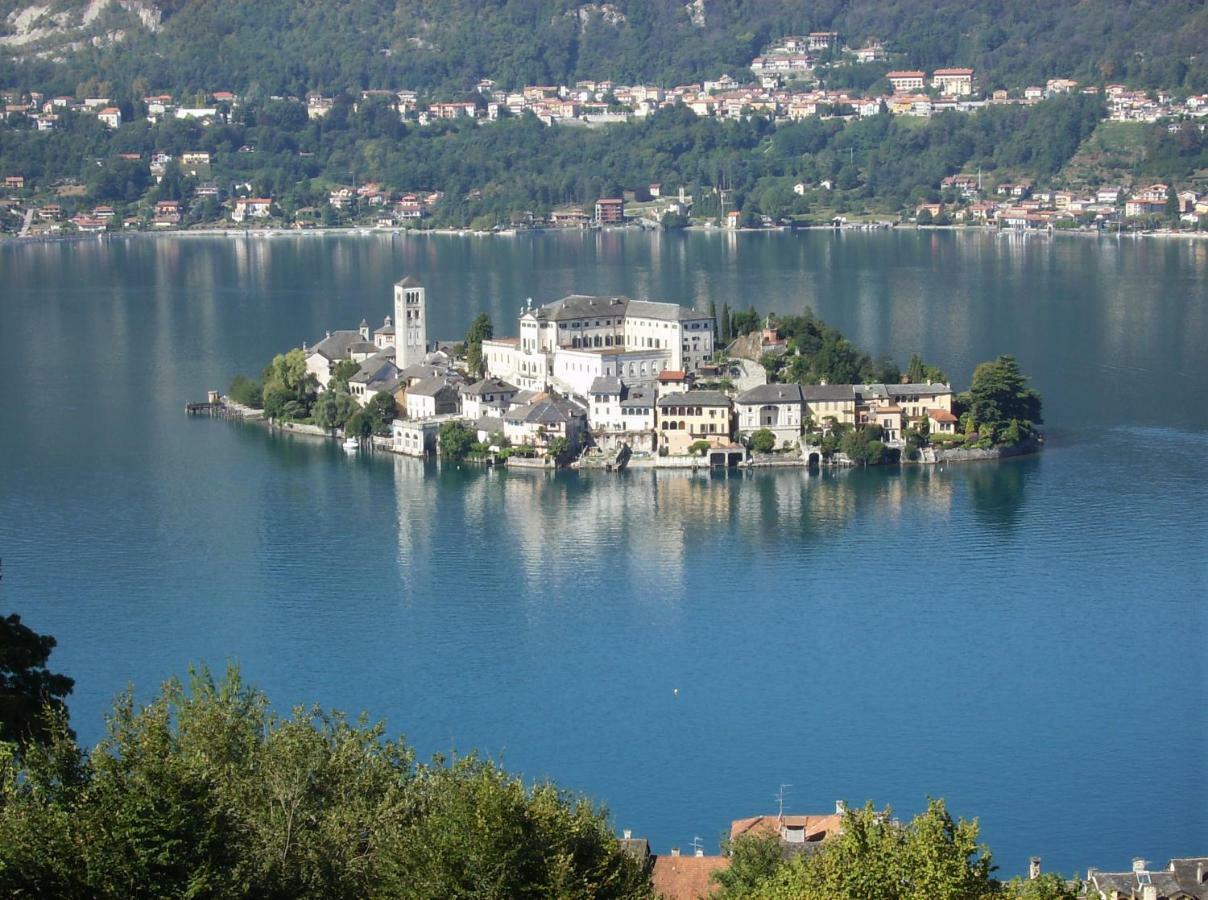 Casa Avezza Lägenhet Omegna Exteriör bild